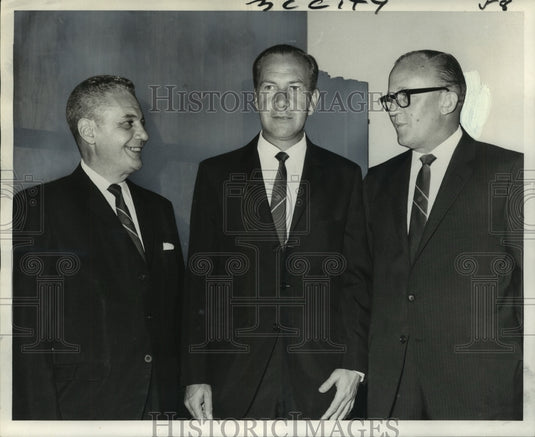1968 Press Photo Frank Demarco and President of the South African Marine Corps. - Historic Images