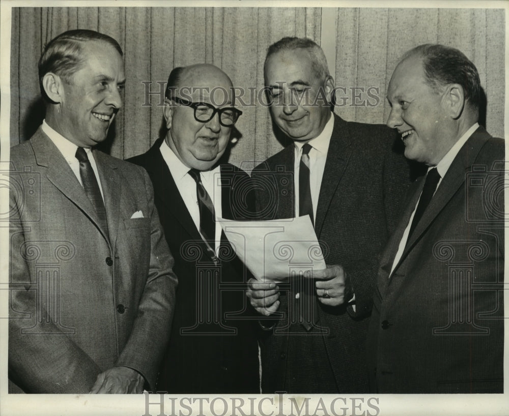 1966 Press Photo Bailey T. DeBardeleben and others of the Youth Problems Clinic - Historic Images