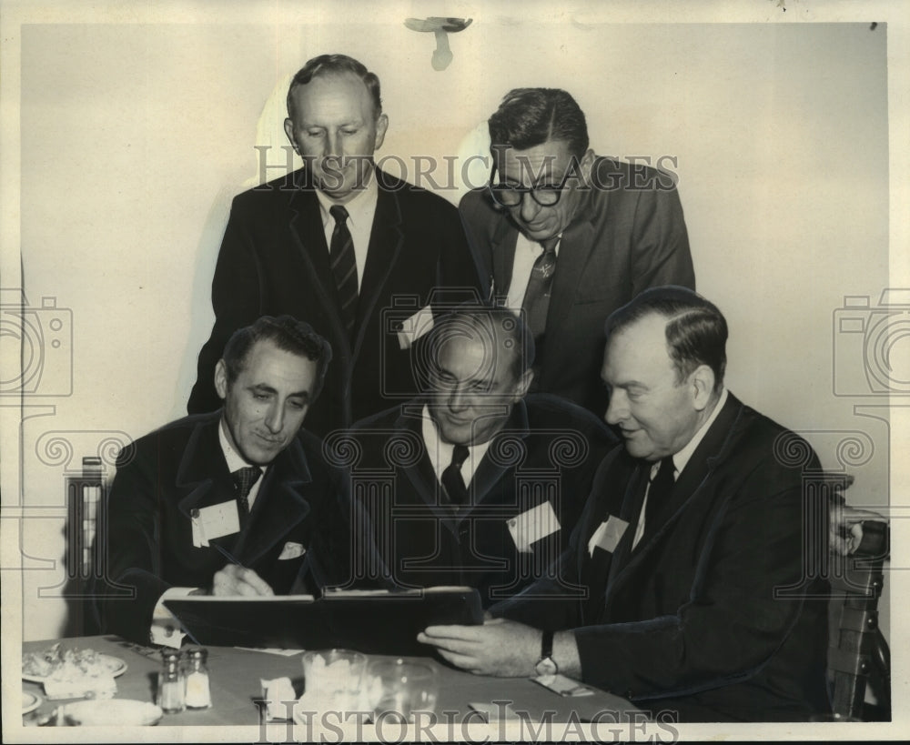 1969 Press Photo Francis A. del Marmol with Blue Ribbon Business Committee - Historic Images