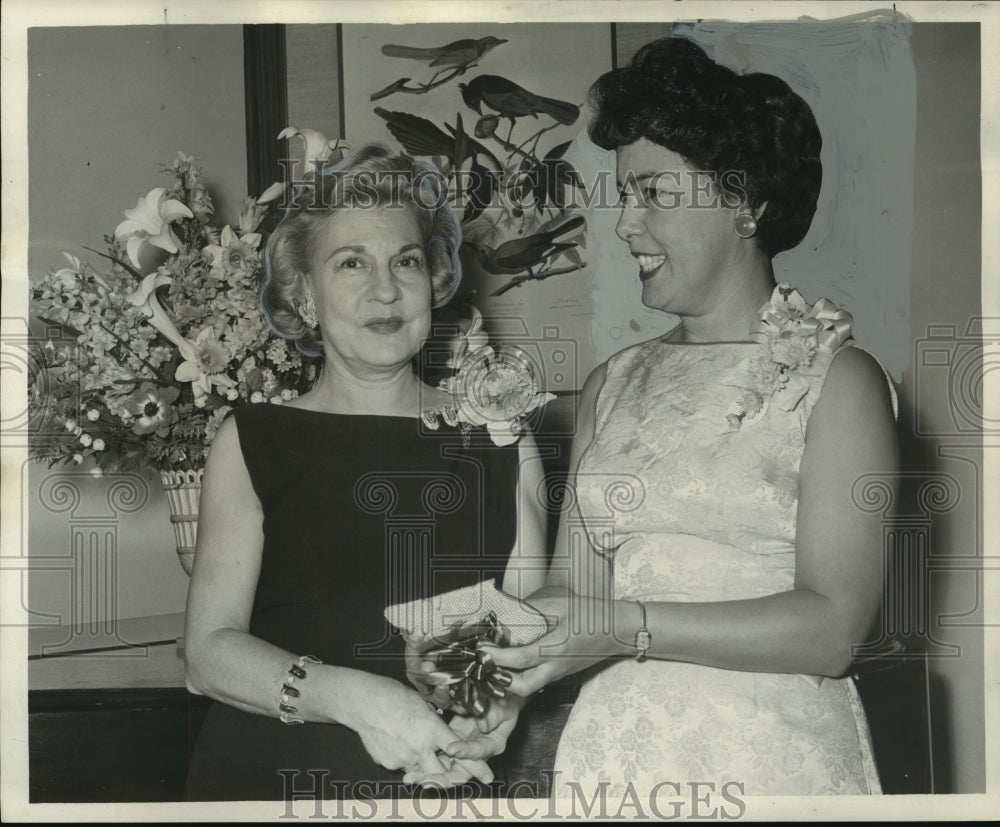 1963 Press Photo Music Clubs federation officers Mrs. V. Winn, Mrs. Emily Dennis - Historic Images