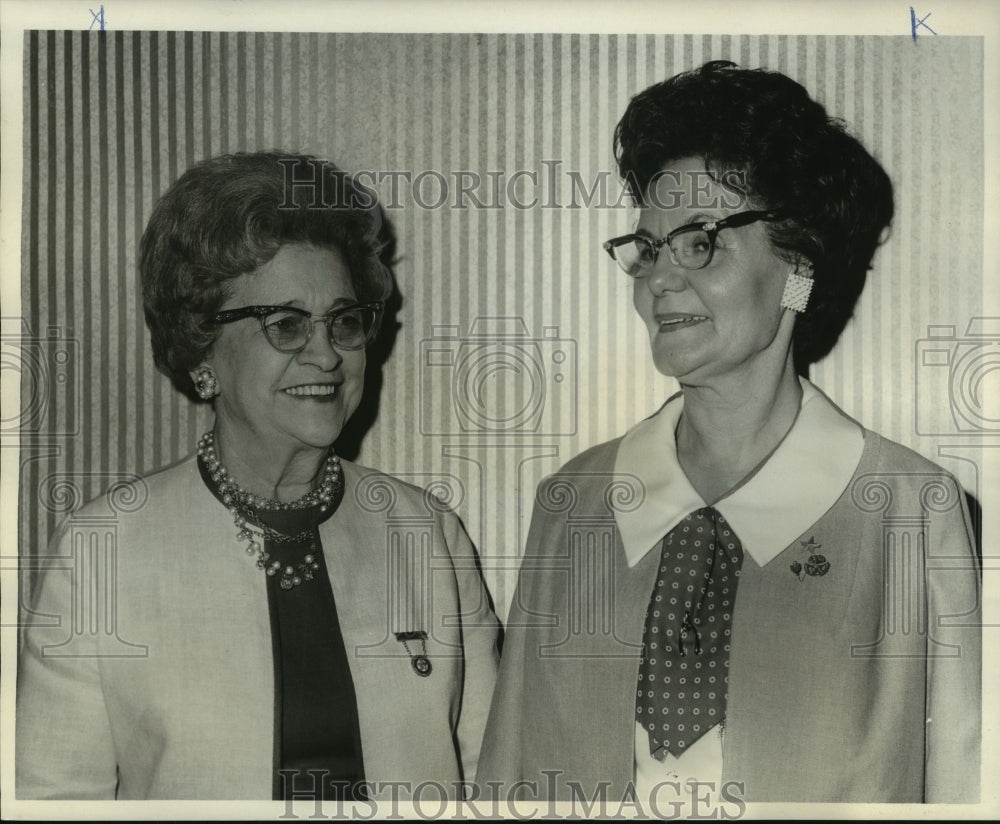 1967 Press Photo Mmes. Rose Decker, Minnie Nelson of American Gold Star Mothers - Historic Images