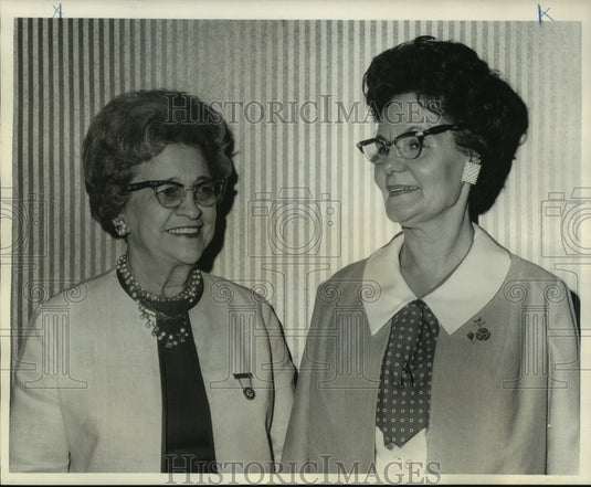 1967 Press Photo Mmes. Rose Decker, Minnie Nelson of American Gold Star Mothers - Historic Images