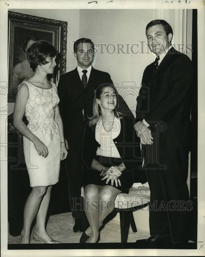 1967 Press Photo Charles I. Denechaud &amp; others at cocktail party. - Historic Images