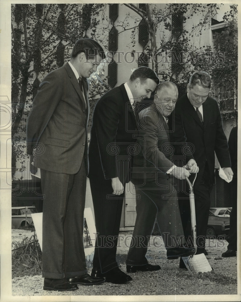 1968 Press Photo Participants of groundbreaking of Medicenter, New Orleans-Historic Images