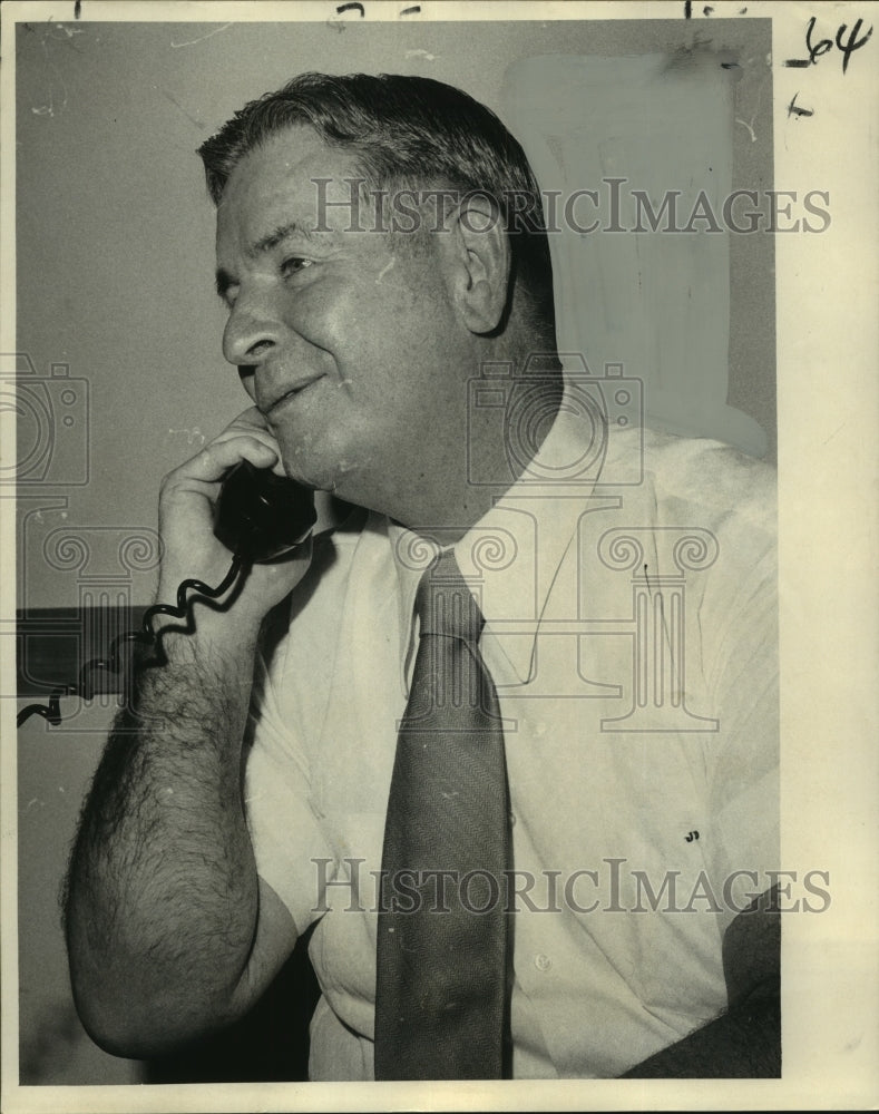 1972 Press Photo Jack DeFee, president, Louisiana HBPA on the phone - noa87365 - Historic Images