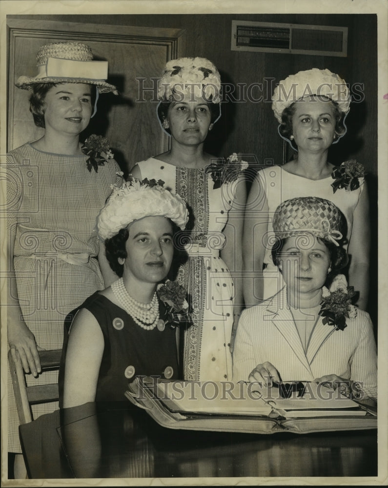 1963 Press Photo Mrs. Robert Dee with Other International Women's Club Officers - Historic Images