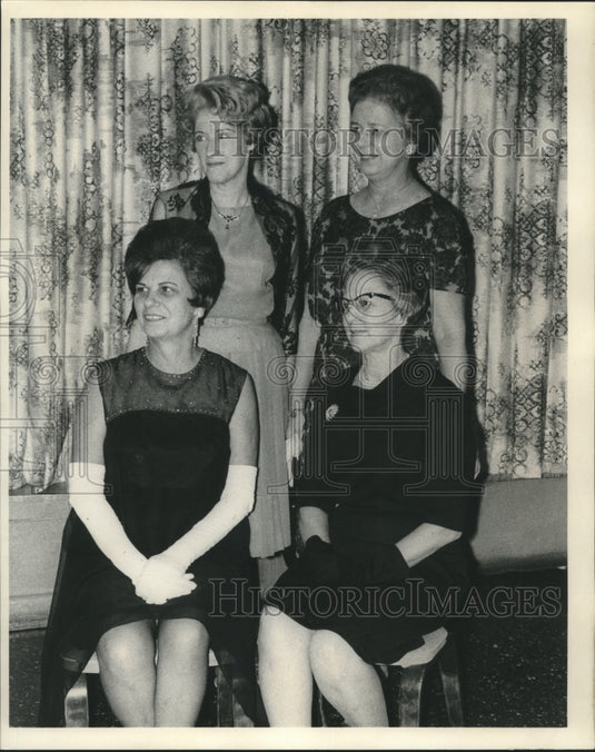 1968 Press Photo Officials of the Margaret Haughery Club of New Orleans - Historic Images