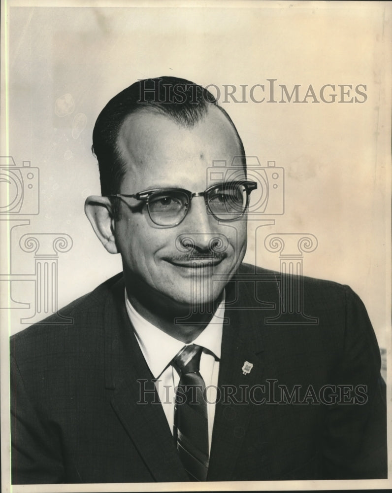 1965 Max Derbes Jr., appraisers club president at Vieu Carre Motel-Historic Images