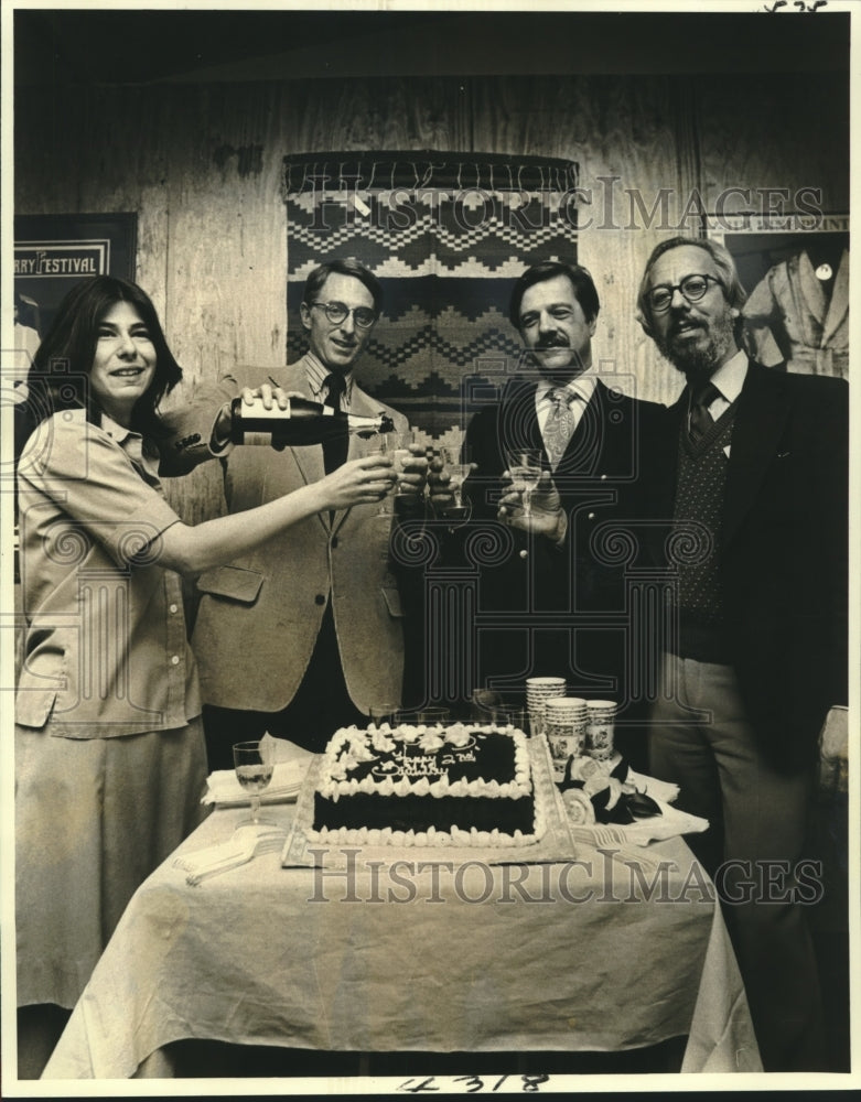 1979 Press Photo Group celebrates second birthday of &quot;Arts Report&quot; show - Historic Images