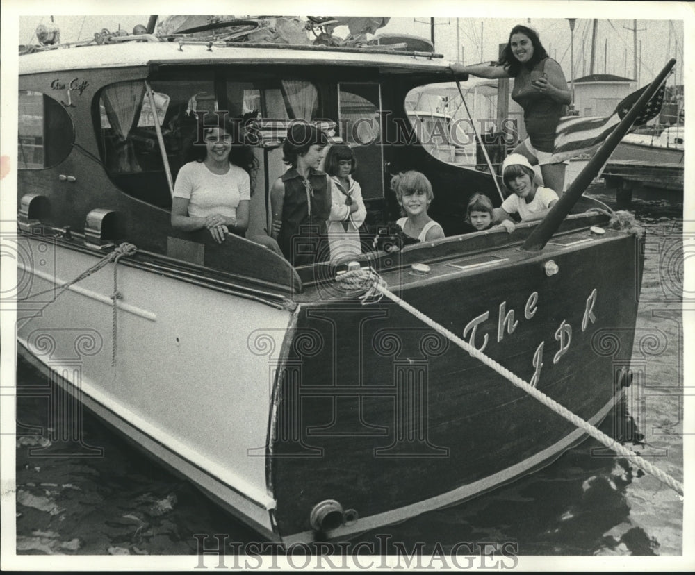 1975 Dutch James DeRyke and his family aboard their cabin cruiser-Historic Images