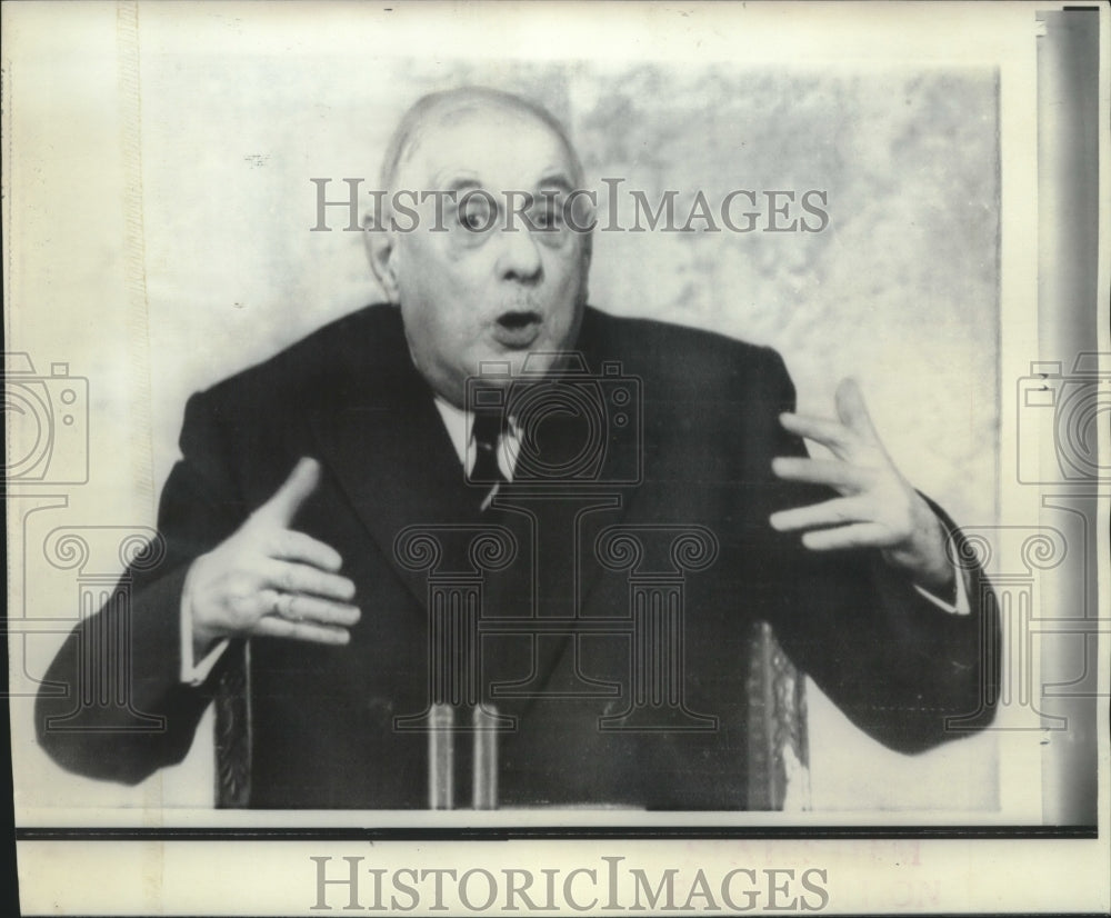 1967 French President Charles De Gaulle at Elysee Palace conference - Historic Images