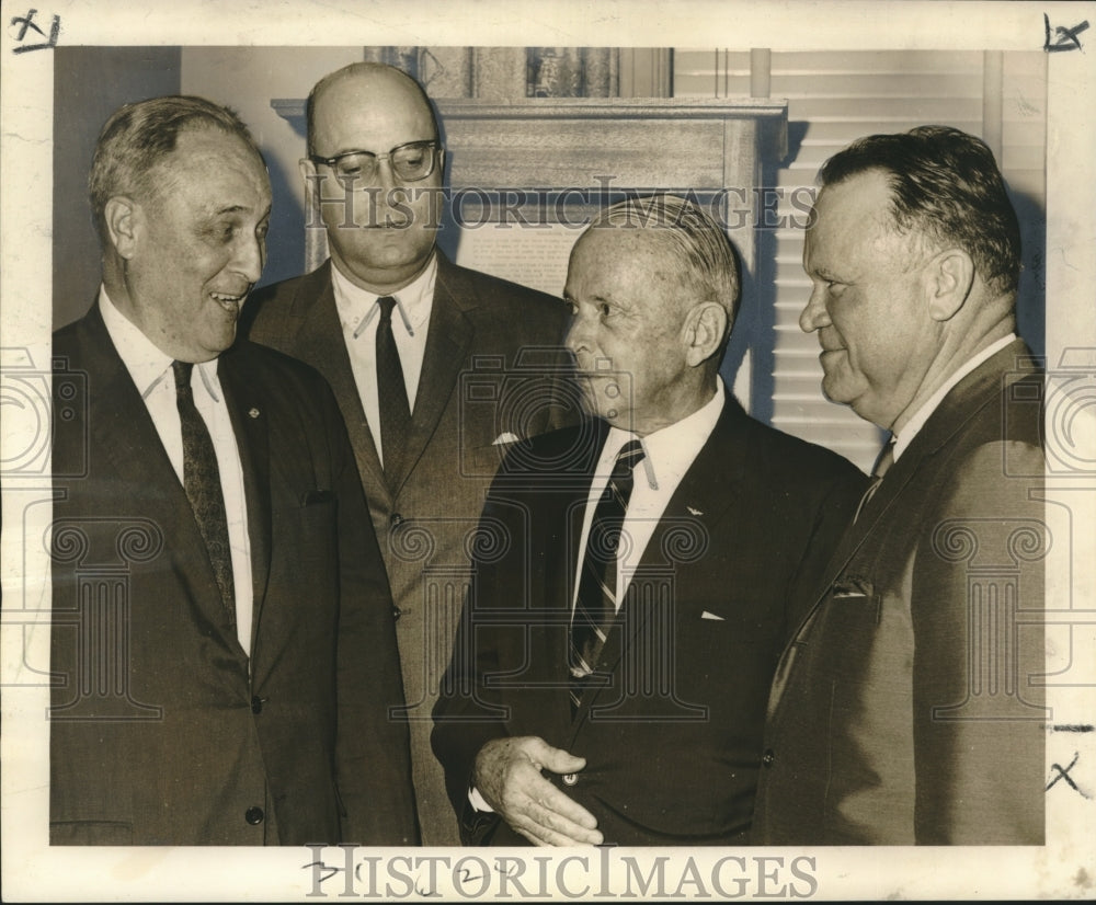 1965 Press Photo Council of the Navy League officers discuss plans for new year - Historic Images