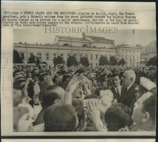 1966 Press Photo French President Charles de Gaulle with crowd in Moscow-Historic Images