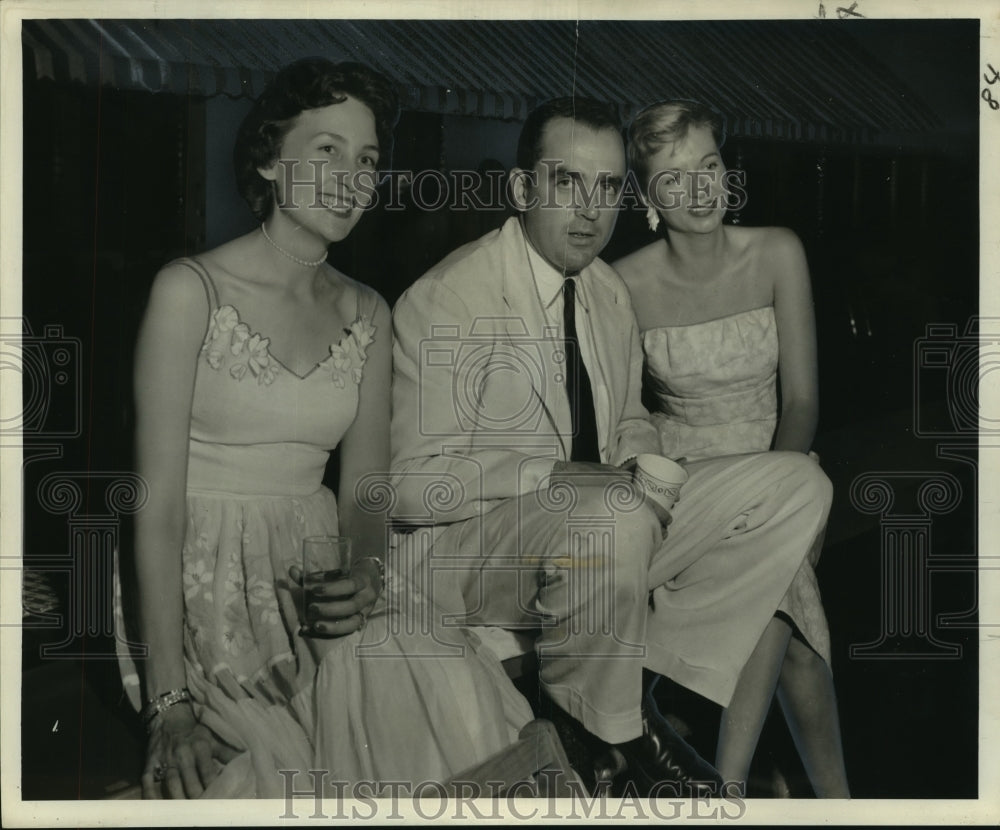 1959 Press Photo Mr. and Mrs. William De Pass III attending an evening gala - Historic Images