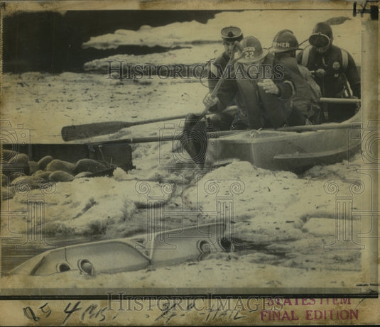 1969 Press Photo Denver, Colorado Rescue workers rush to check hail buried auto - Historic Images