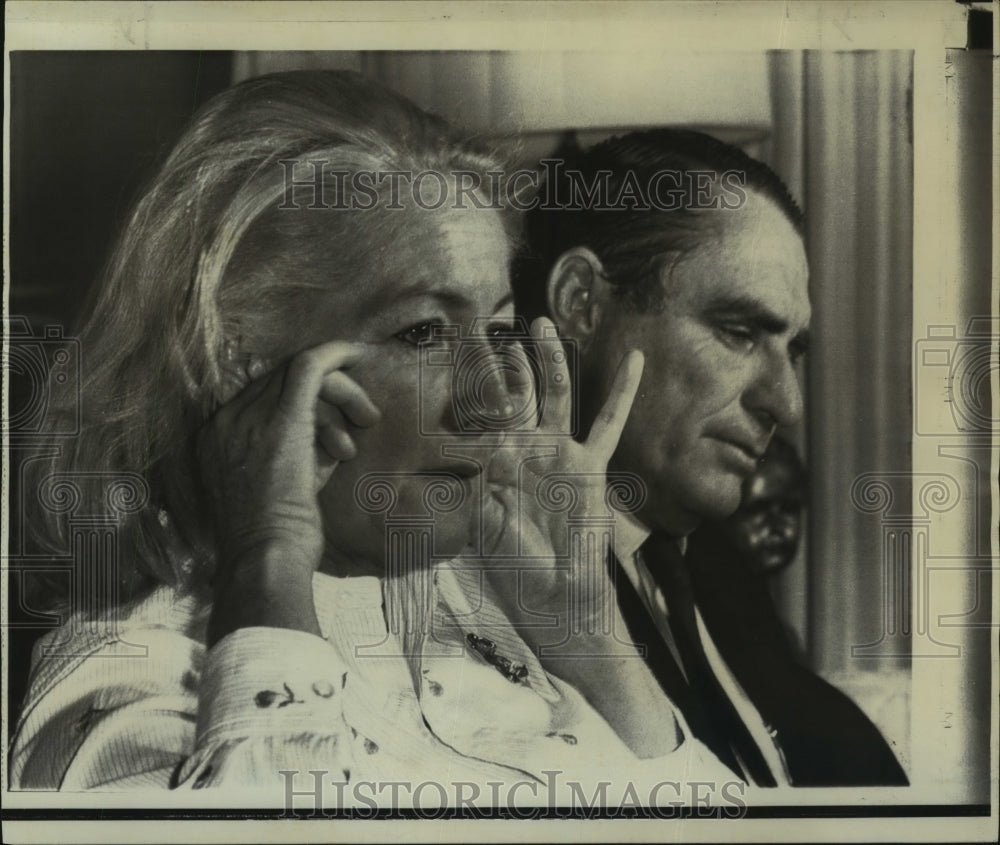 1967 Press Photo Mrs Carling Dinkler and her husband describe the robbers - Historic Images