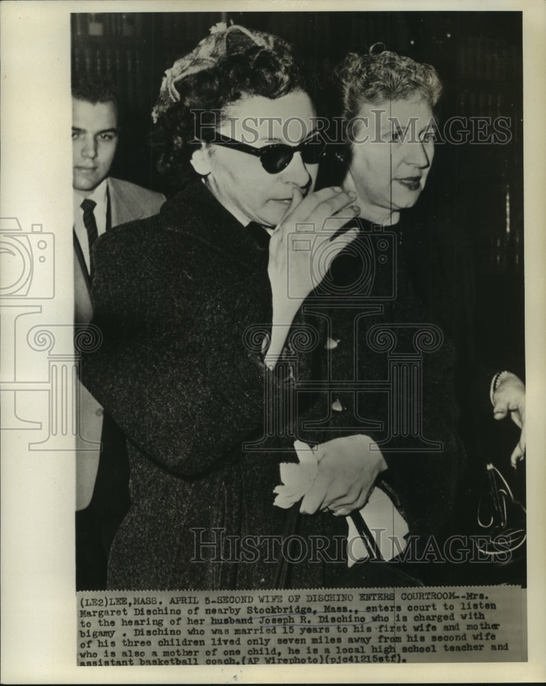 1960 Press Photo Mrs. Margaret Dischino Enters Court for Bigamy Hearing - Historic Images