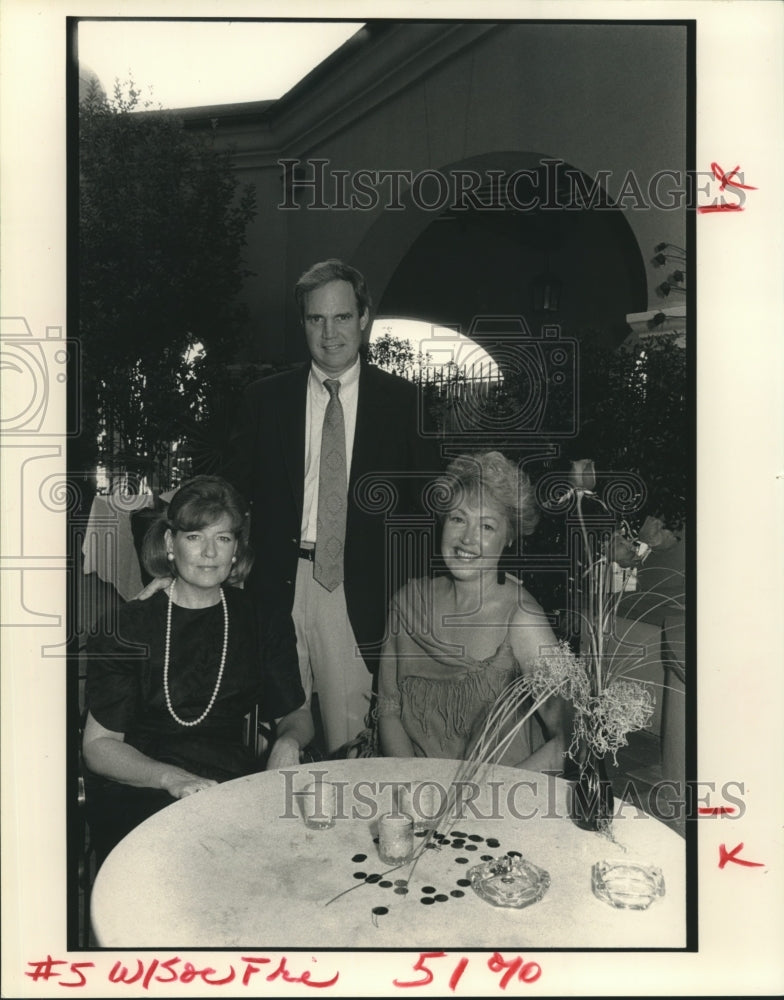 1990 Press Photo Attendees at Monie Schroeder&#39;s Debutante Party - noa90822 - Historic Images