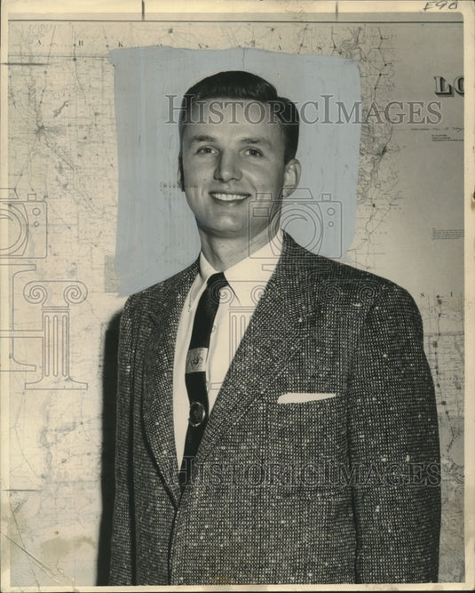 1955 Press Photo LSU New Coach LSU Paul Dietzel in his formal suit - noa90880 - Historic Images