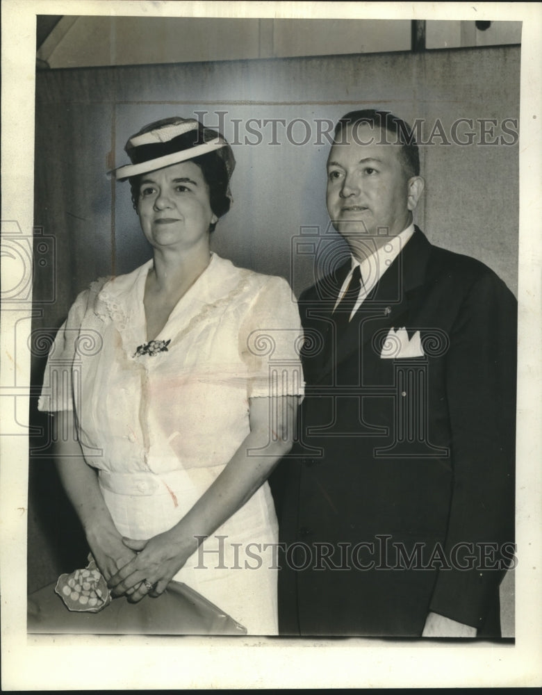 1942 Press Photo Fred Dent, restored and returning to active Military Duty - Historic Images