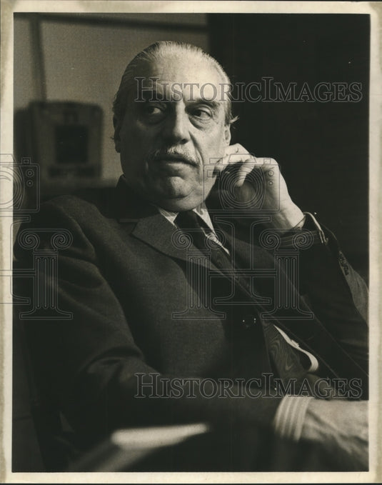 1968 Press Photo Dr. Constantinos A. Doxiadis interviewed for newspaper article - Historic Images