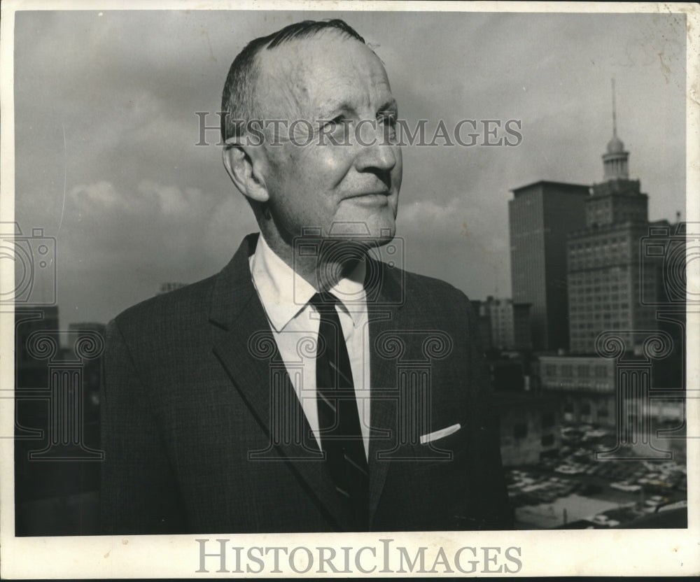 1968 Supervisor for the Housing authority New Orleans Allen Dowling. - Historic Images