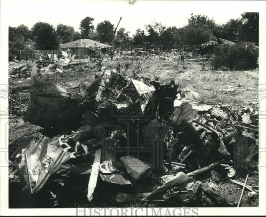 1982 Press Photo Large pile of Pan Am plane pieces brought to the airport - Historic Images