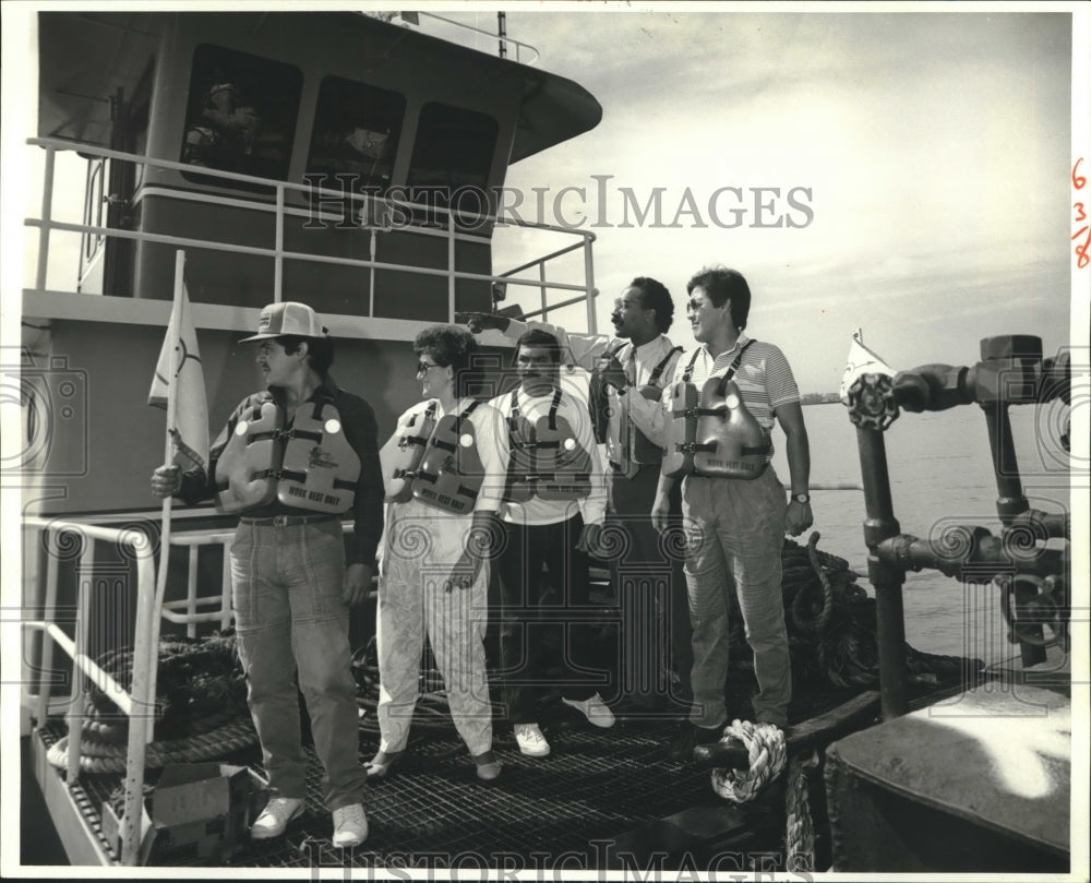 1987 Dravo Mechling instructors train Venezuelan river-men-Historic Images