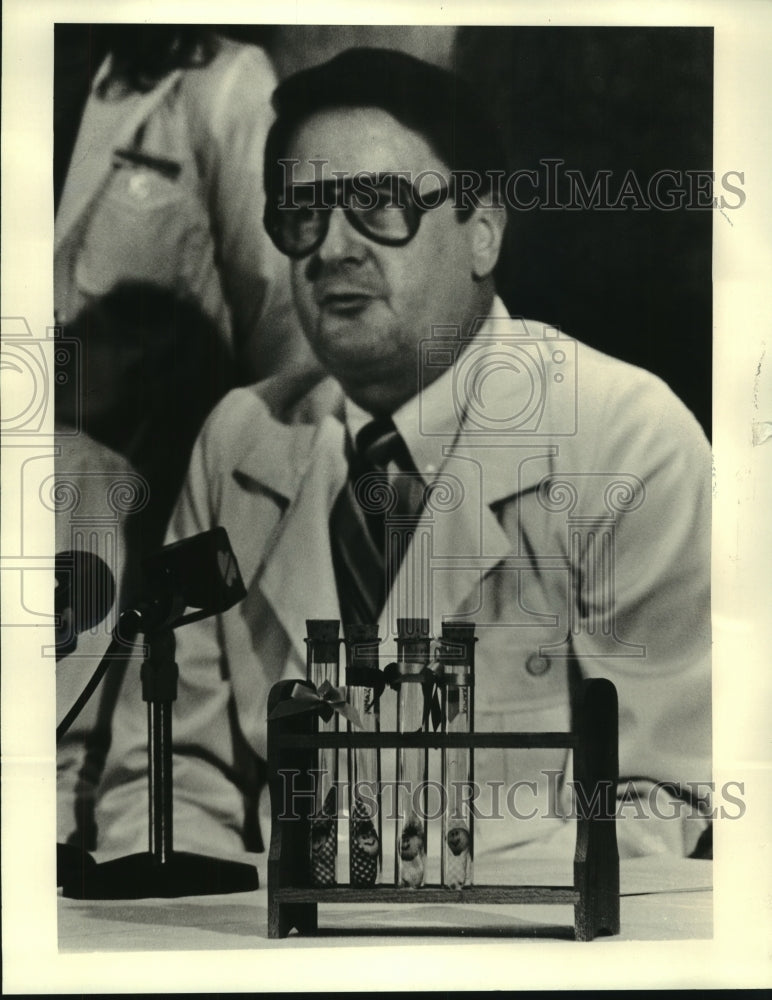 1983 Press Photo Dr. Richard F. Dickey, M.D. at Test Tube Baby Press Conference - Historic Images