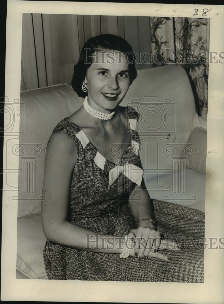 1954 Press Photo Mrs. Felix L. de la Houssaye - noa92428 - Historic Images