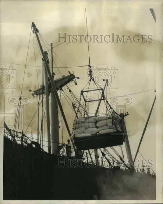 1961 Press Photo Loading of the SS Del Alba at Poydras St. Wharf, New Orleans - Historic Images