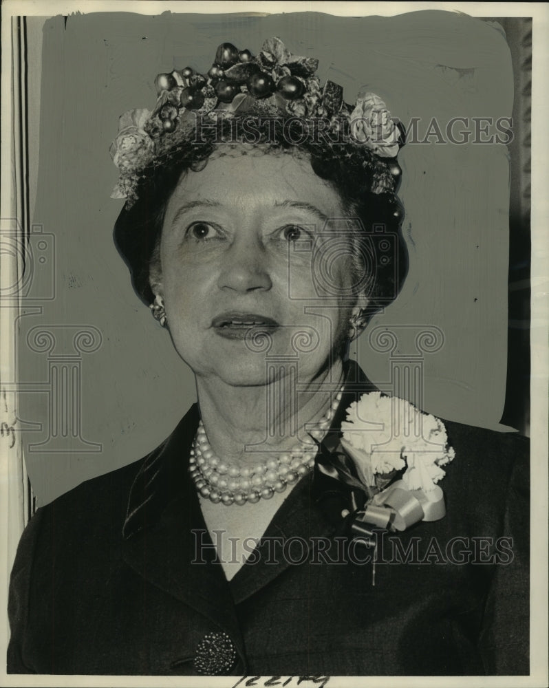 1962 Mrs. Lillian Lee Deslattes, New Orleans Zonta Club president - Historic Images