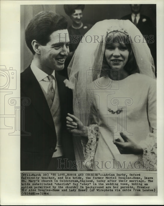 1964 Press Photo Adrian Darby & bride, Mariel Douglas-Home leave St. Mary's - Historic Images