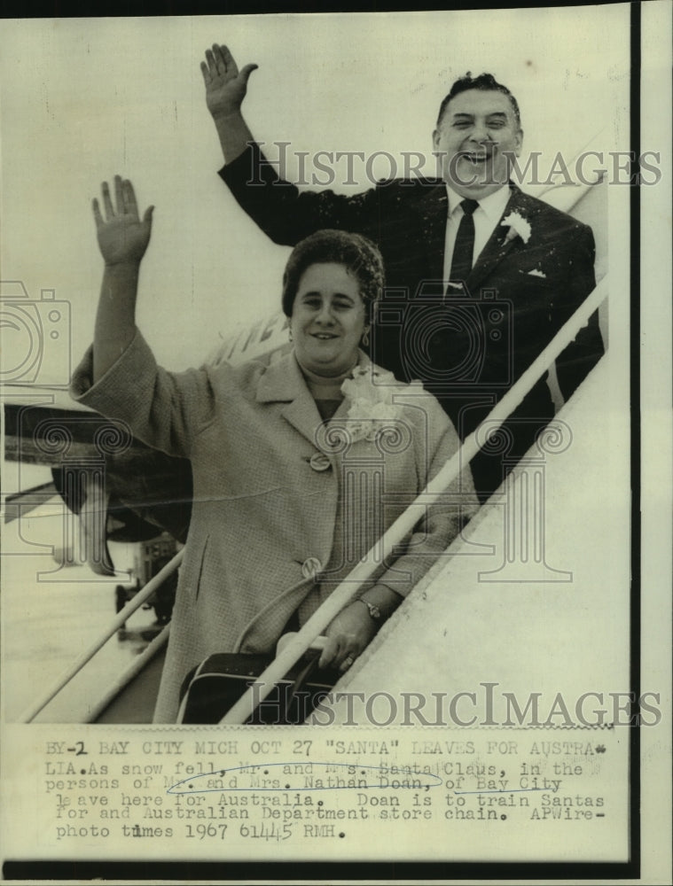 1967 Press Photo Mr and Mrs Nathan Doan leave for Australia - noa92629 - Historic Images