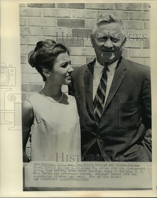 1963 Press Photo Supreme Court Justice Douglas smiles with his bride Joan Martin - Historic Images