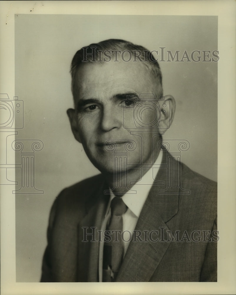 1960 Press Photo Paul L. Douglas, Deputy Comptroller, MOAMA. - noa92663 - Historic Images