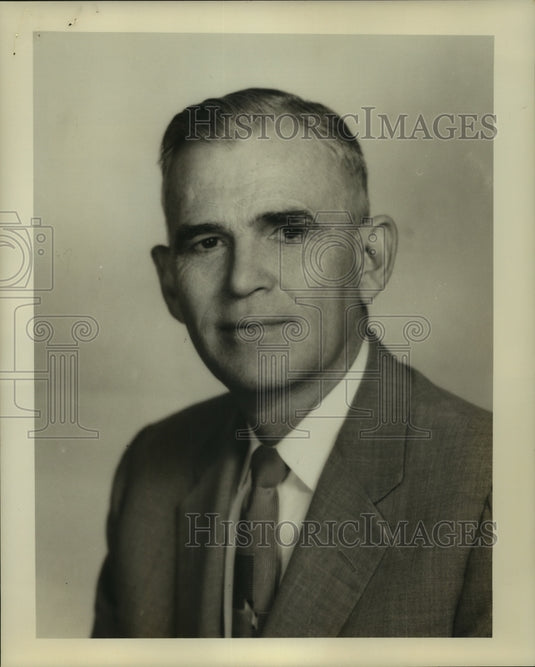 1960 Press Photo Paul L. Douglas, Deputy Comptroller, MOAMA. - noa92663 - Historic Images