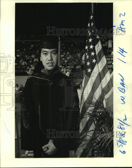 1984 Press Photo Dr. Ban Duc Doan Receives Degree at Louisiana State University - Historic Images