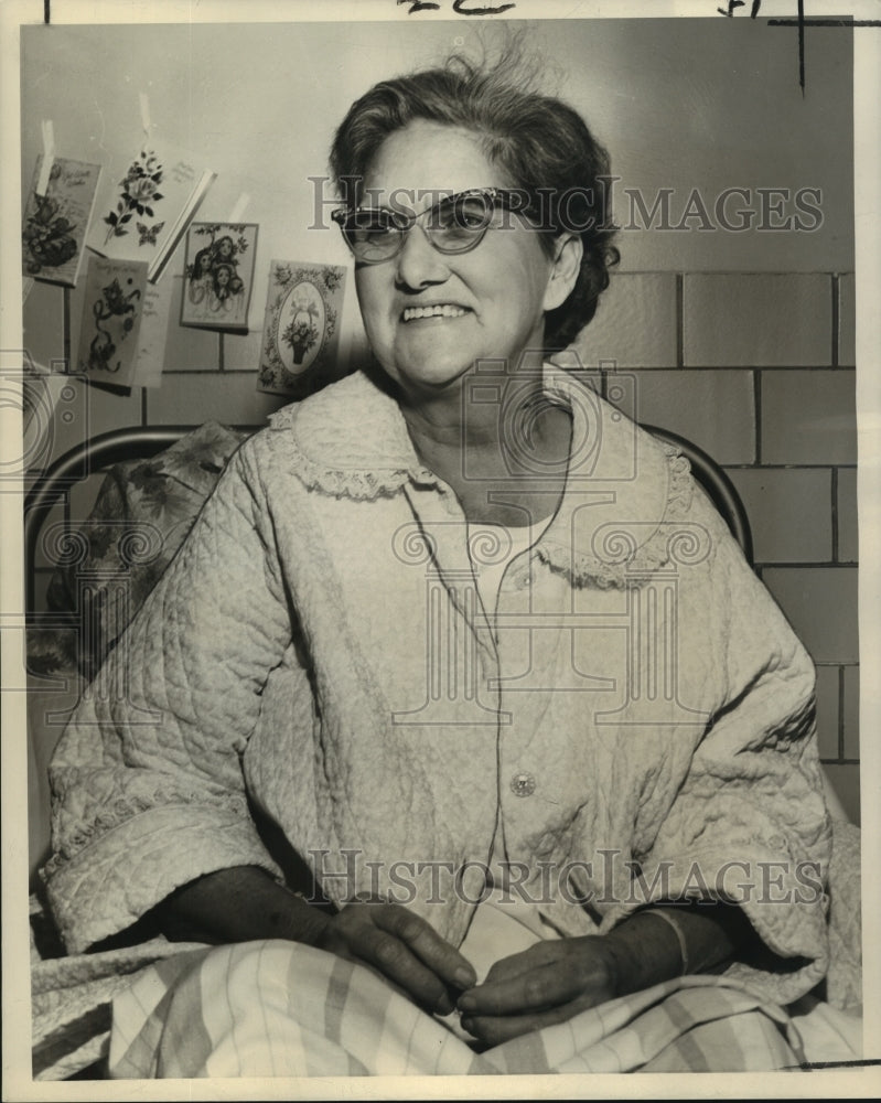 1964 Press Photo Mrs. Ina St. Romaine Ducasse Has Rare Emergency Operation - Historic Images