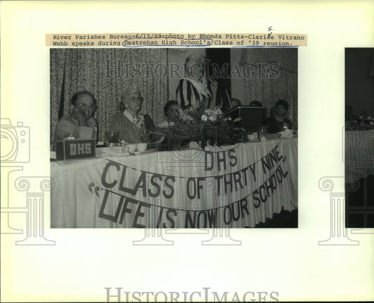 1989 Press Photo Clarise Vitrano Webb Speaks at Destrehan High Class Reunion - Historic Images