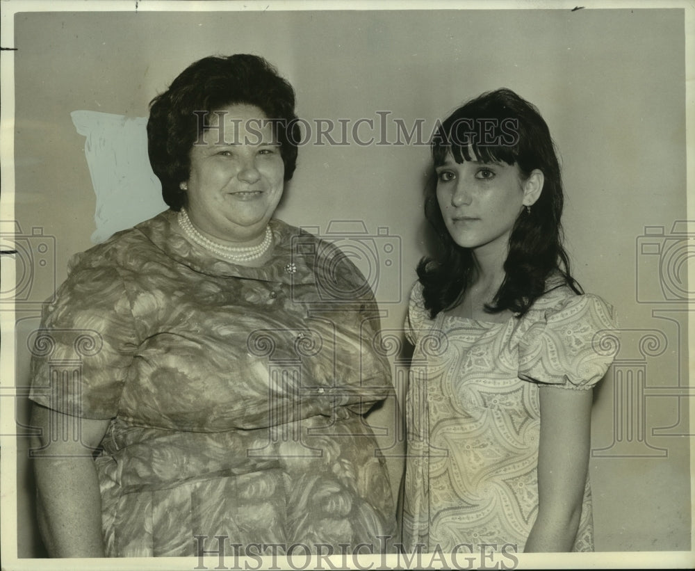 1967 Press Photo Ernestine Dehart, Disabled American Veterans Commander &amp; other-Historic Images