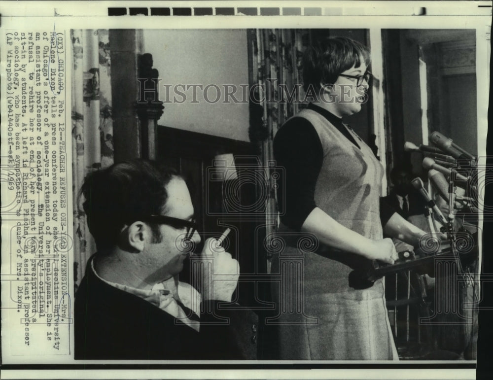 1969 Press Photo Marlene Dixon refuses University of Chicago&#39;s 1 year extension - Historic Images