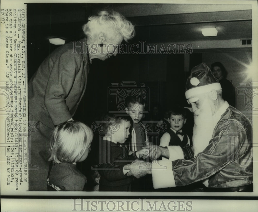 1966 Virginia O&#39;Hanlon Douglas-New York Editor with great grandchild - Historic Images