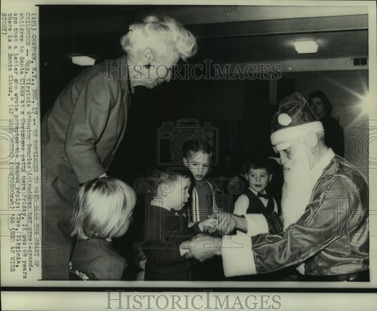1966 Virginia O'Hanlon Douglas-New York Editor with great grandchild - Historic Images