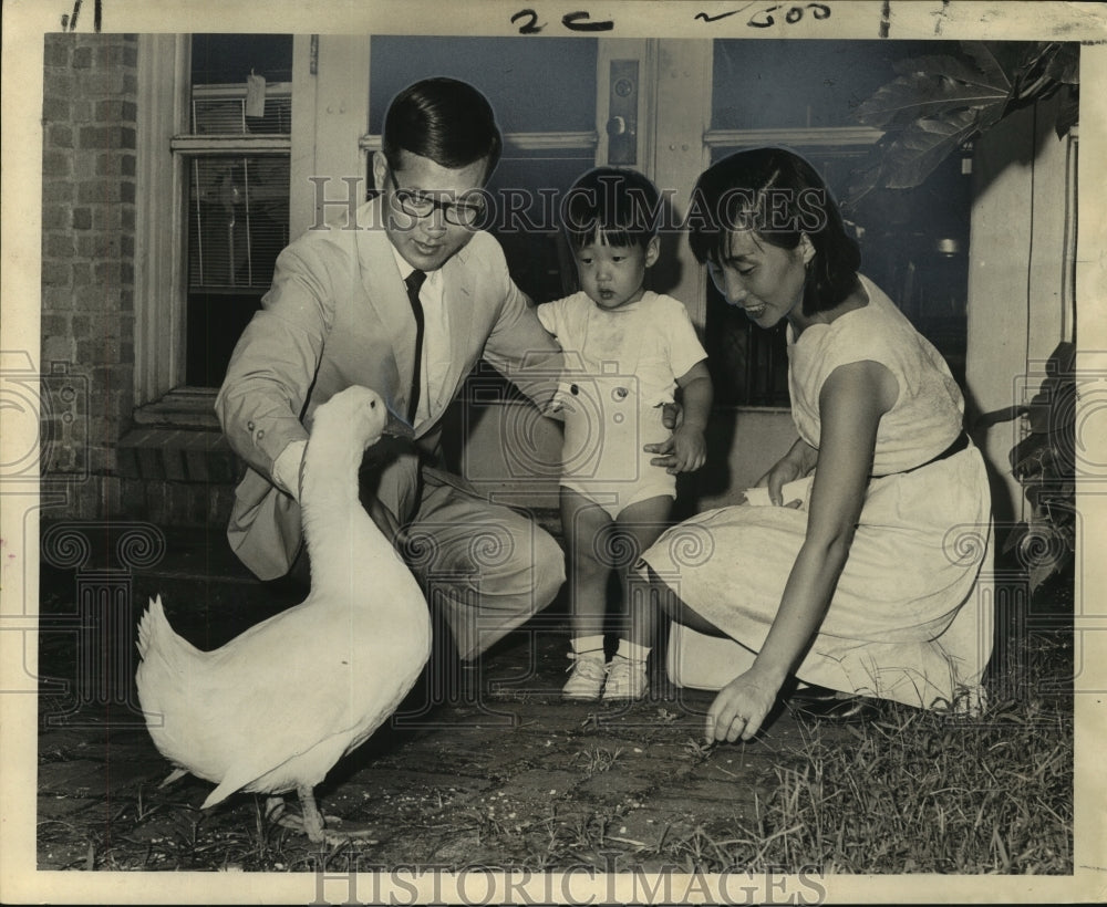 1967 Press Photo Dr. Daniel Juhn &amp; family visit with a people-loving duck. - Historic Images