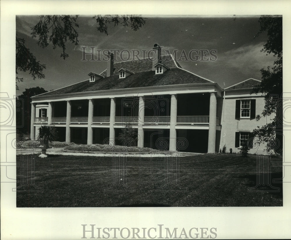 1978 Press Photo Front View of the Yard and a House - noa93486 - Historic Images