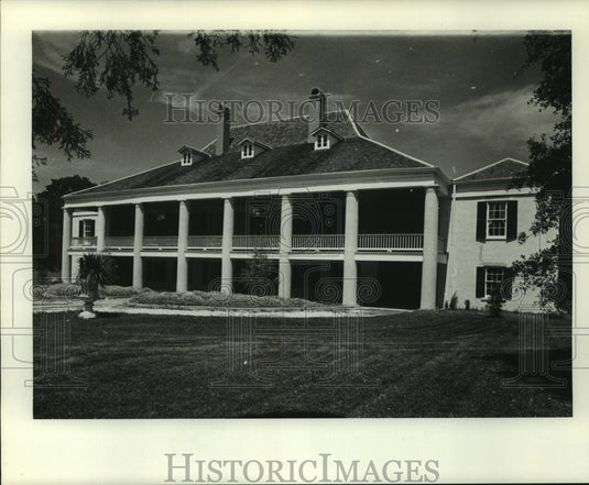 1978 Press Photo Front View of the Yard and a House - noa93486 - Historic Images