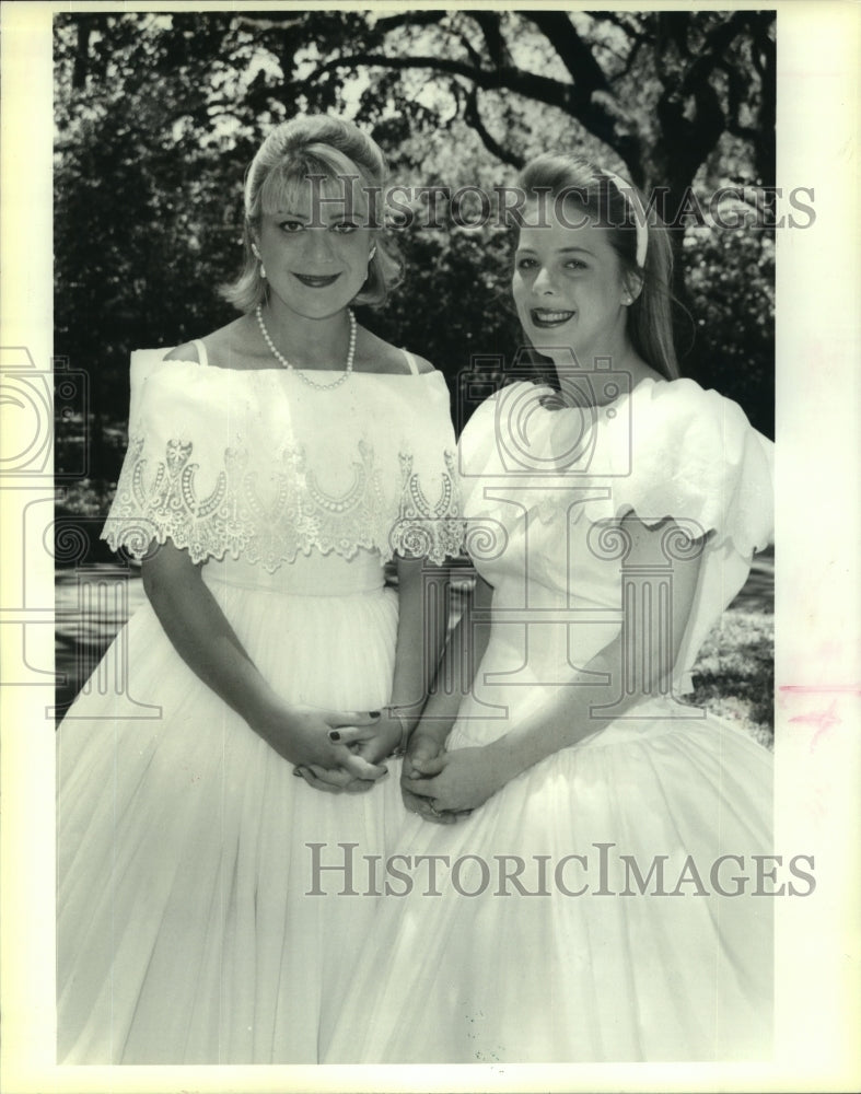 1993 Press Photo Ashley Dorsey and Whitney Wootan - noa93758 - Historic Images