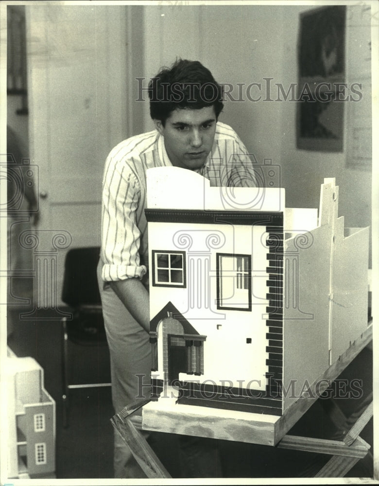 1982 Press Photo Tulane University Student Architect Burgin Dossett - noa93778 - Historic Images