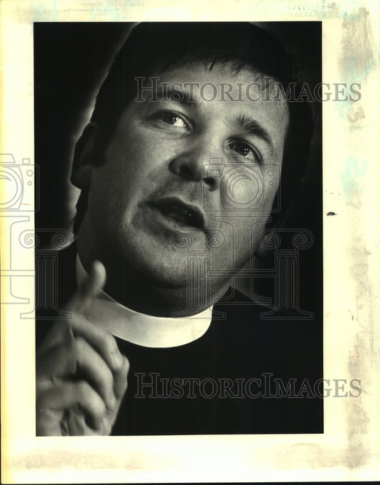 1980 Press Photo Reverend Joe Ross of the Grace Episcopal Church - noa93781 - Historic Images